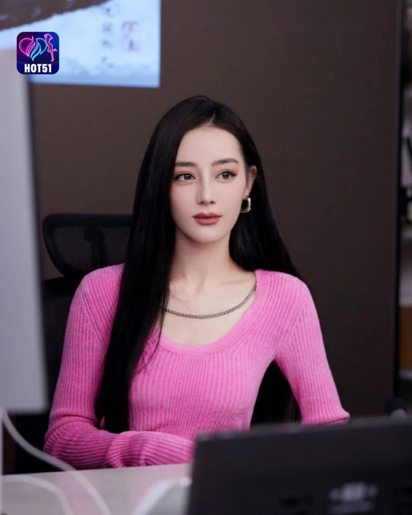  Beautiful Dilraba Dilmurat Photos on HOT51 Platform