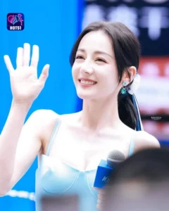 Read more about the article Beautiful Stunning Dilraba Dilmurat Photos on HOT51 Platform