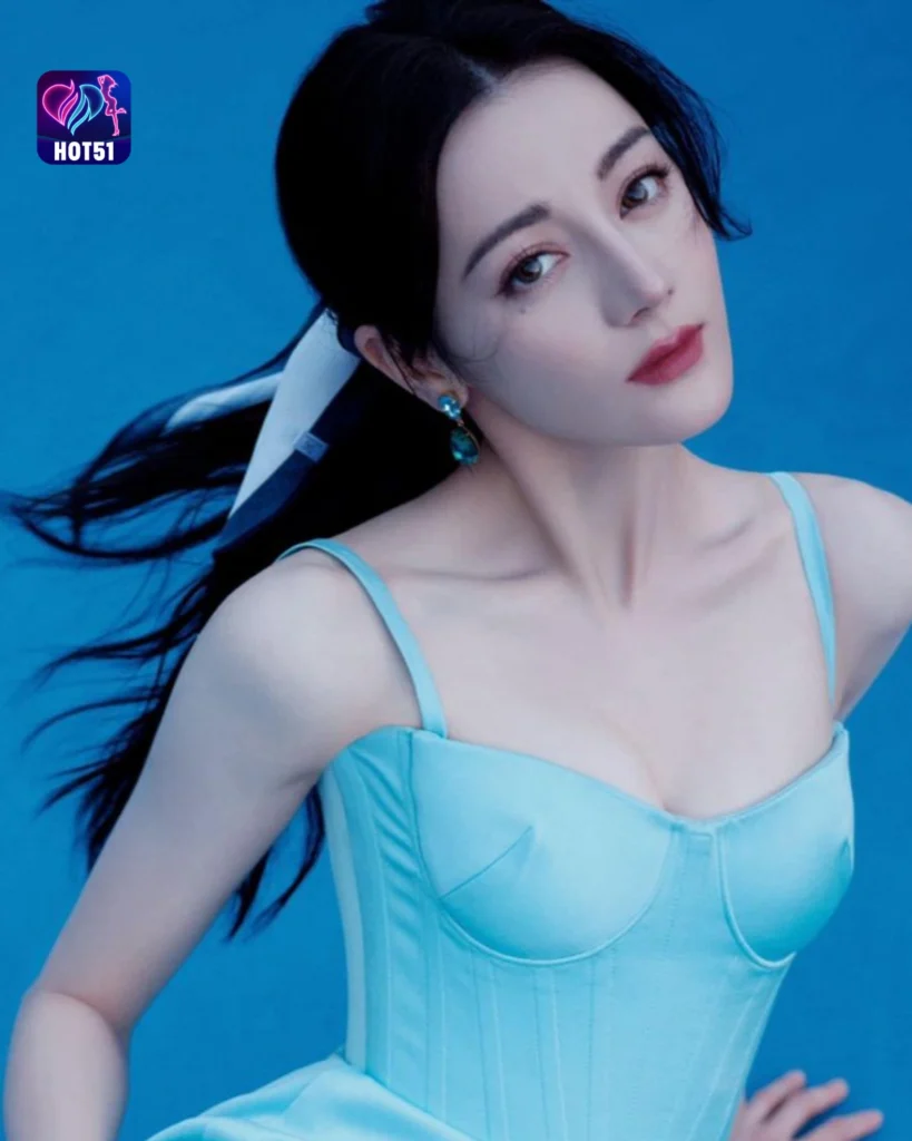  Beautiful Dilraba Dilmurat Photos on HOT51 Platform