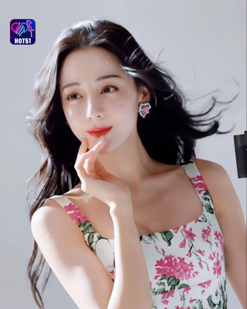  Beautiful Dilraba Dilmurat Photos on HOT51 Platform
