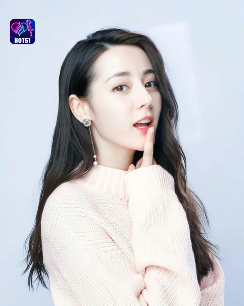  Beautiful Dilraba Dilmurat Photos on HOT51 Platform