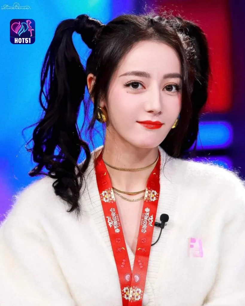  Beautiful Dilraba Dilmurat Photos on HOT51 Platform
