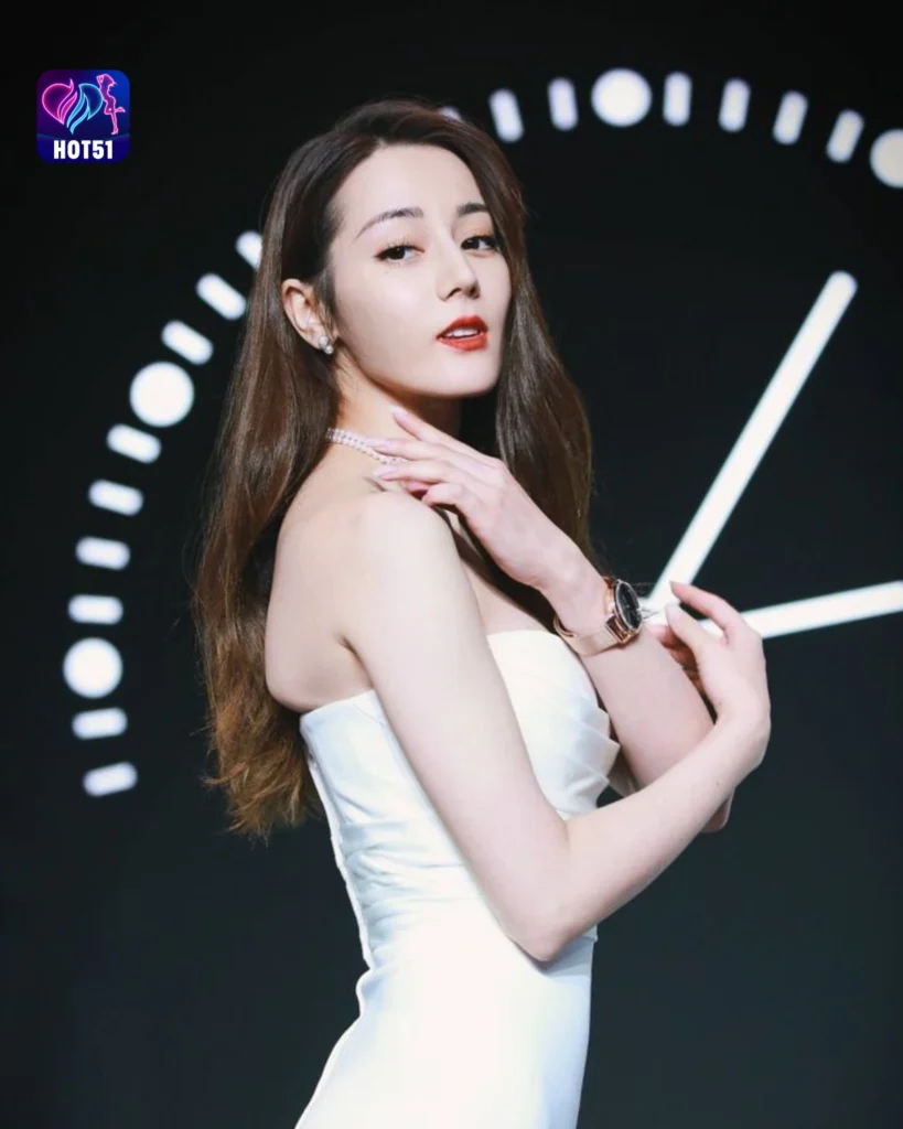  Beautiful Dilraba Dilmurat Photos on HOT51 Platform 