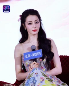 Read more about the article Beautiful Stunning Dilraba Dilmurat Photos on HOT51 Platform
