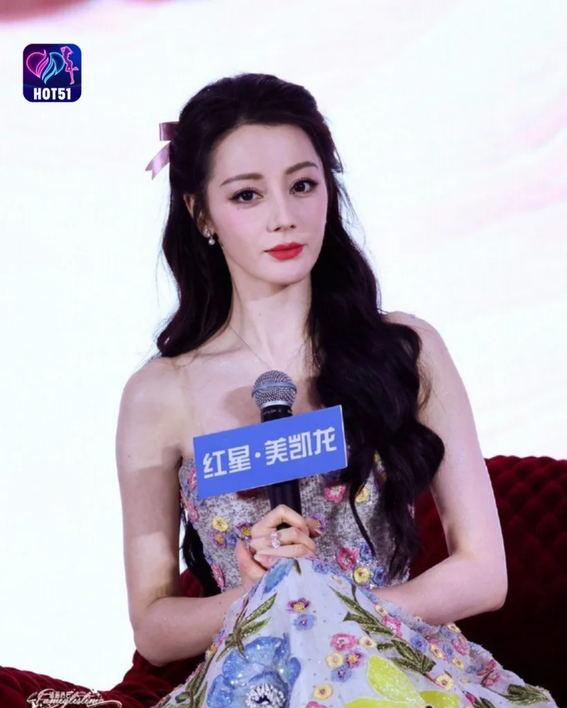  Beautiful Dilraba Dilmurat Photos on HOT51 Platform