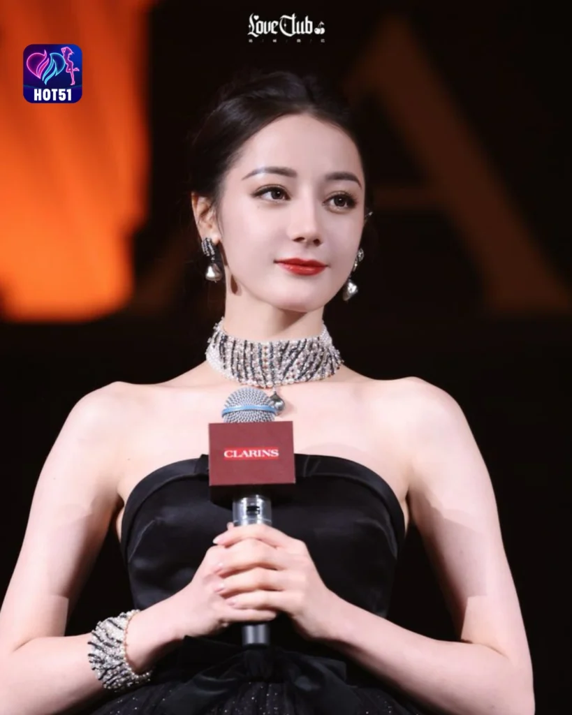 Beautiful Dilraba Dilmurat Photos on HOT51 Platform 