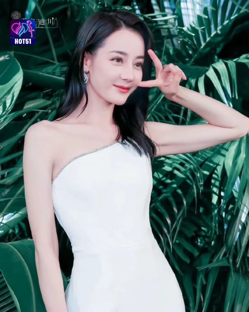  Beautiful Dilraba Dilmurat Photos on HOT51 Platform