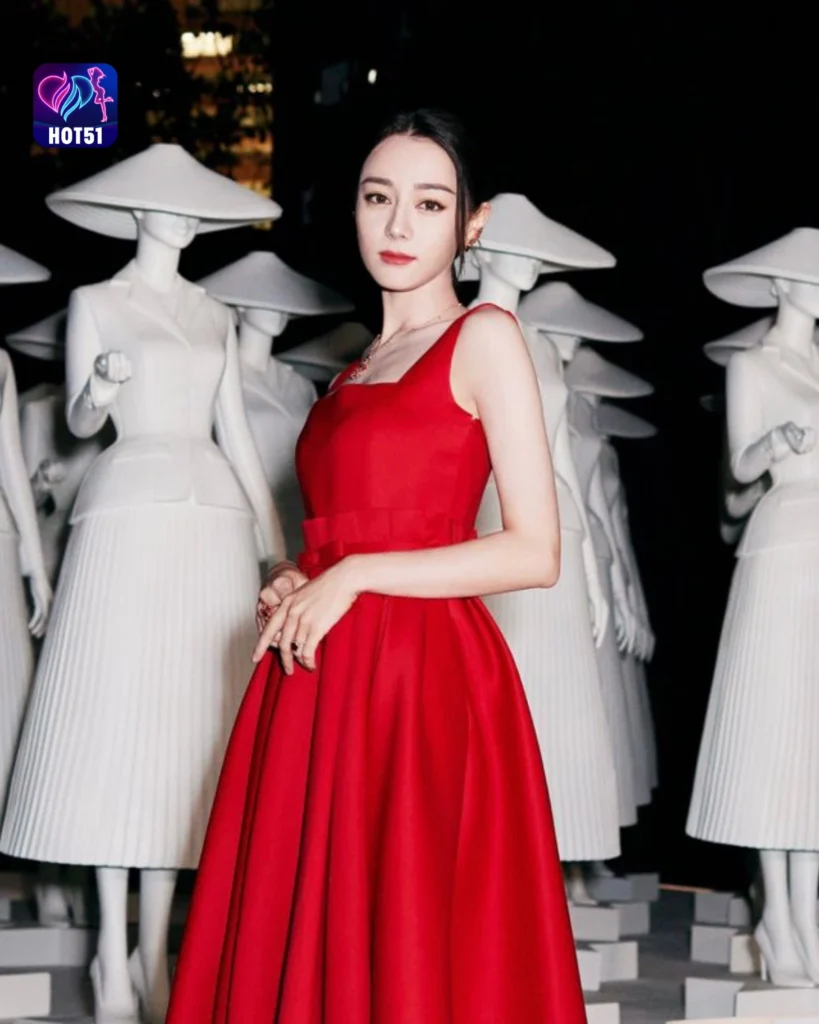 Beautiful Dilraba Dilmurat Photos on HOT51 Platform