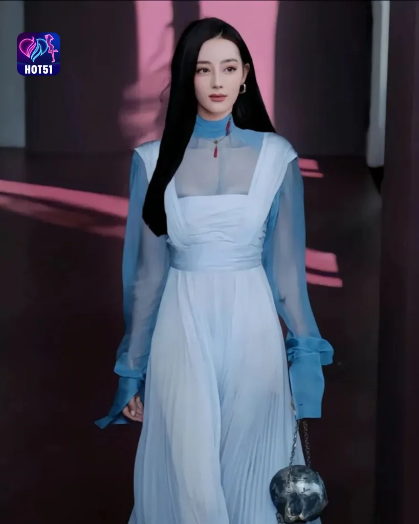 Beautiful Dilraba Dilmurat Photos on HOT51 Platform