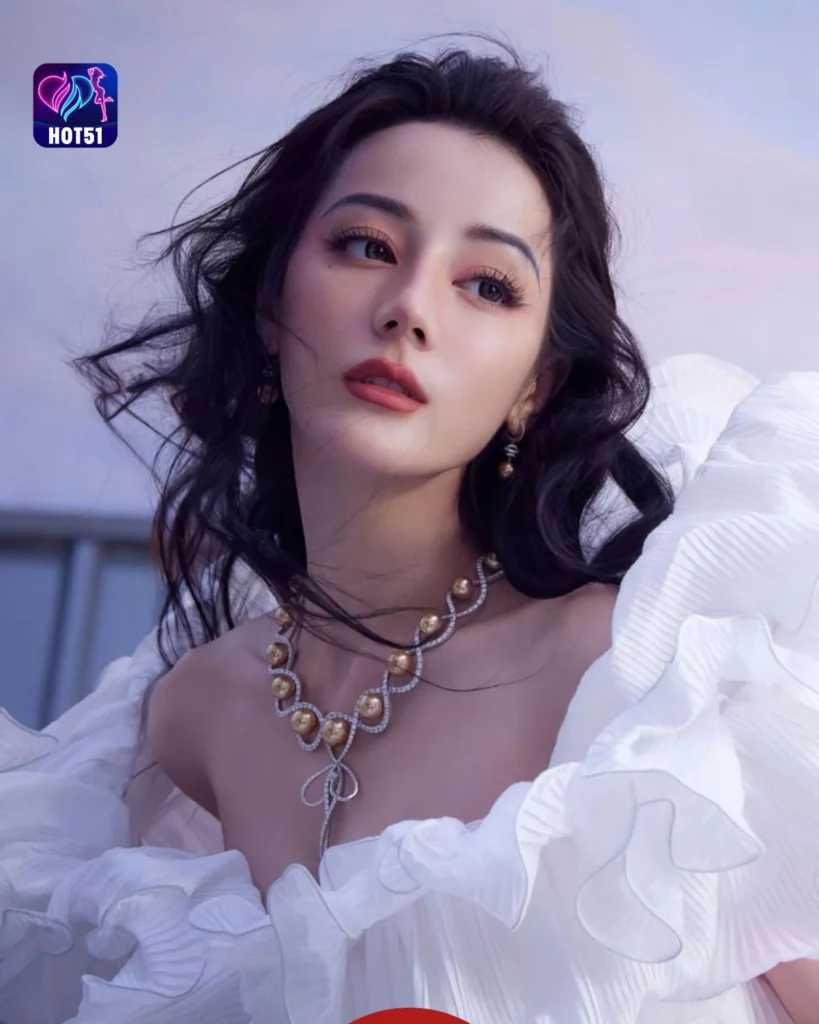 Beautiful Dilraba Dilmurat Photos on HOT51 Platform 