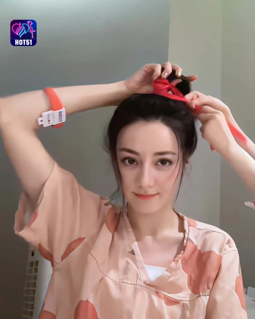  Beautiful Dilraba Dilmurat Photos on HOT51 Platform 