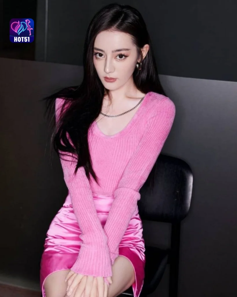  Beautiful Dilraba Dilmurat Photos on HOT51 Platform 