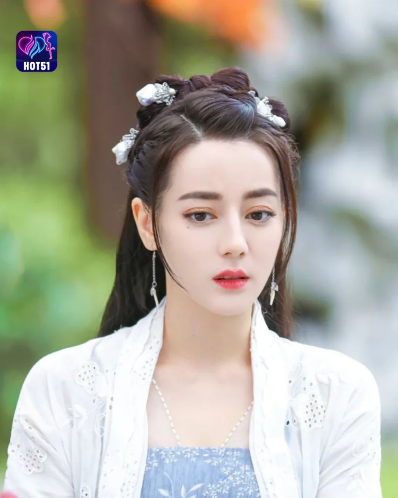  Beautiful Dilraba Dilmurat Photos on HOT51 Platform