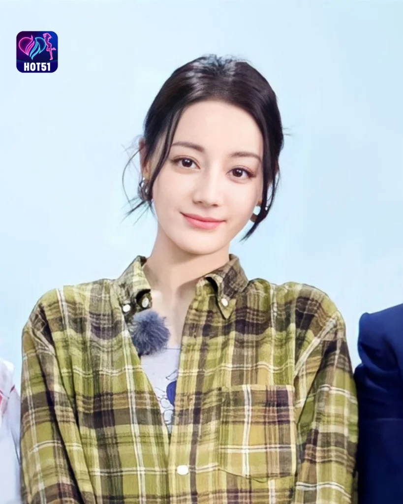  Beautiful Dilraba Dilmurat Photos on HOT51 Platform