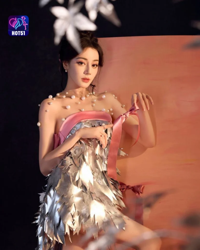 Beautiful Dilraba Dilmurat Photos on HOT51 Platform