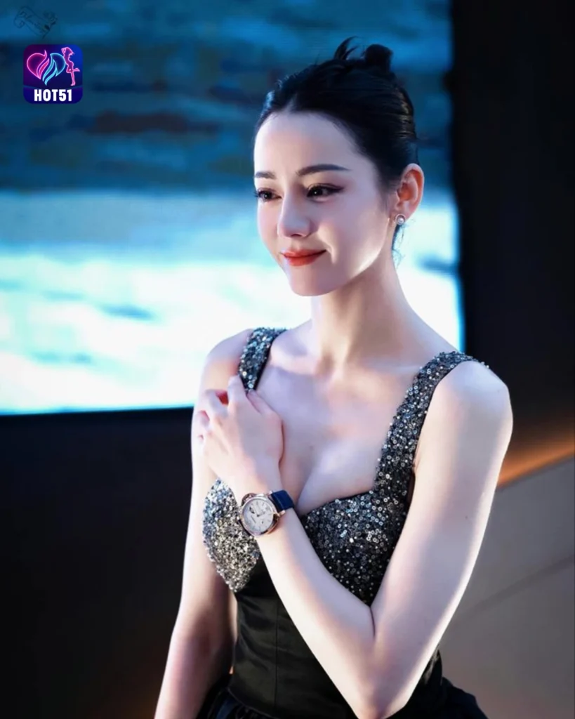 Beautiful Dilraba Dilmurat Photos on HOT51 Platform
