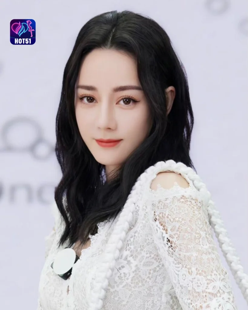  Beautiful Dilraba Dilmurat Photos on HOT51 Platform