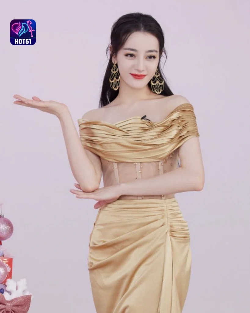 Beautiful Dilraba Dilmurat Photos on HOT51 Platform