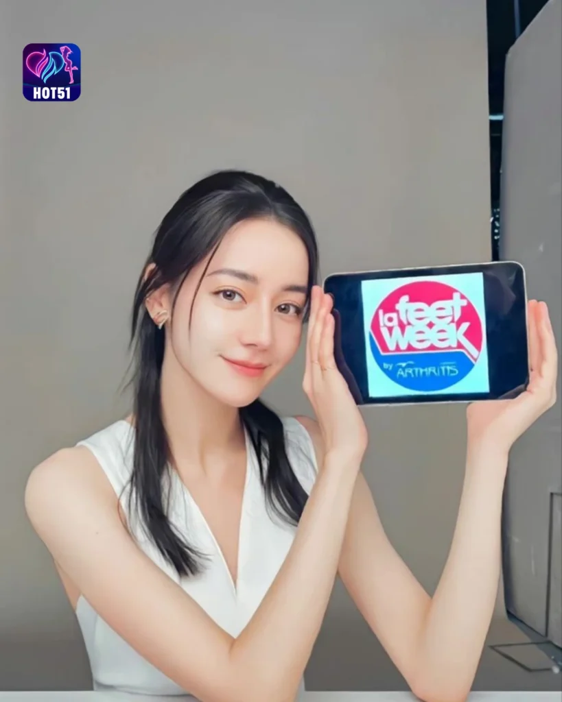  Beautiful Dilraba Dilmurat Photos on HOT51 Platform 
