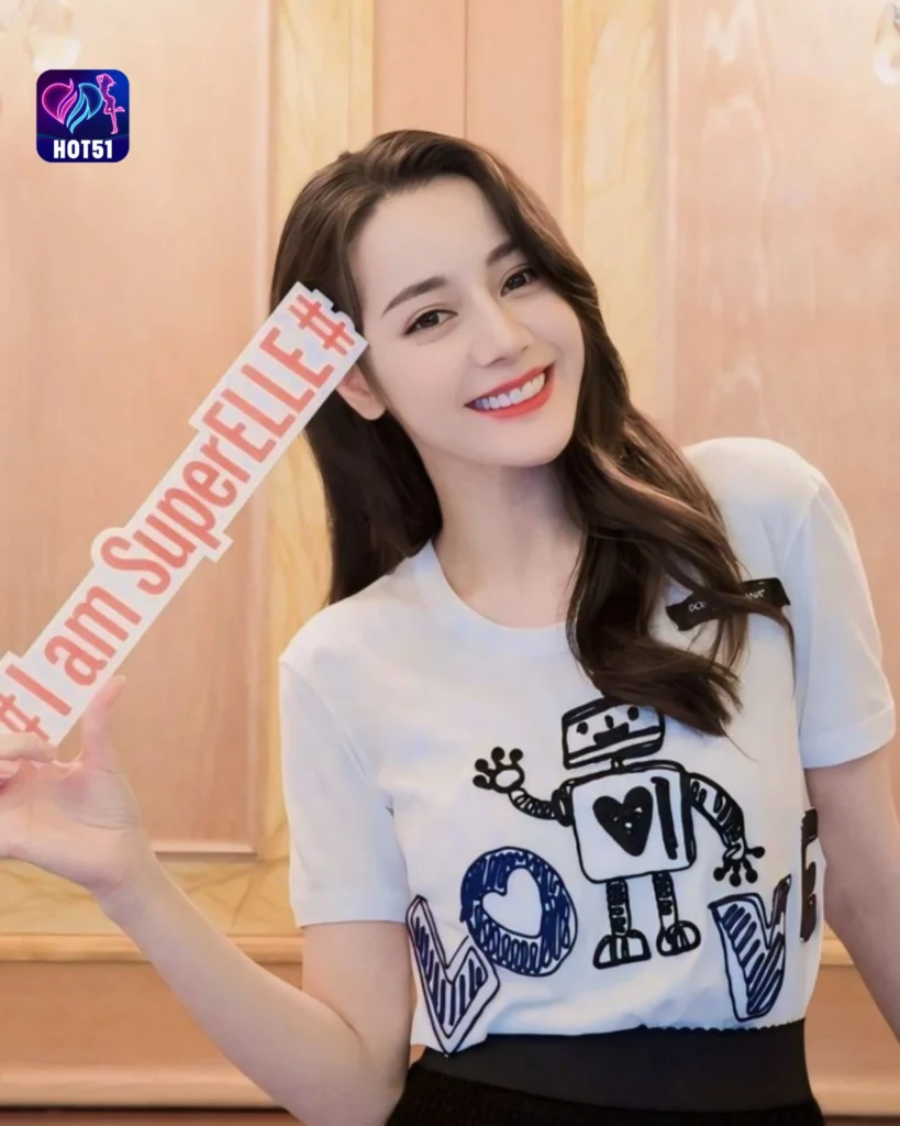  Beautiful Dilraba Dilmurat Photos on HOT51 Platform 