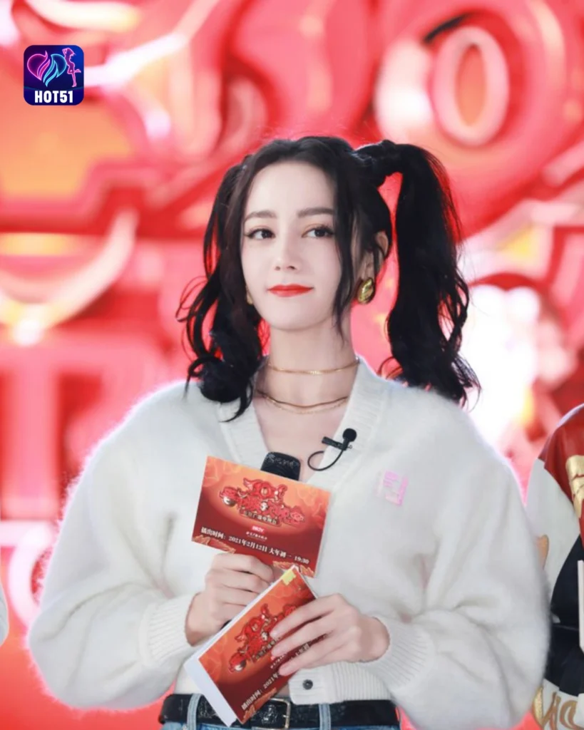  Beautiful Dilraba Dilmurat Photos on HOT51 Platform