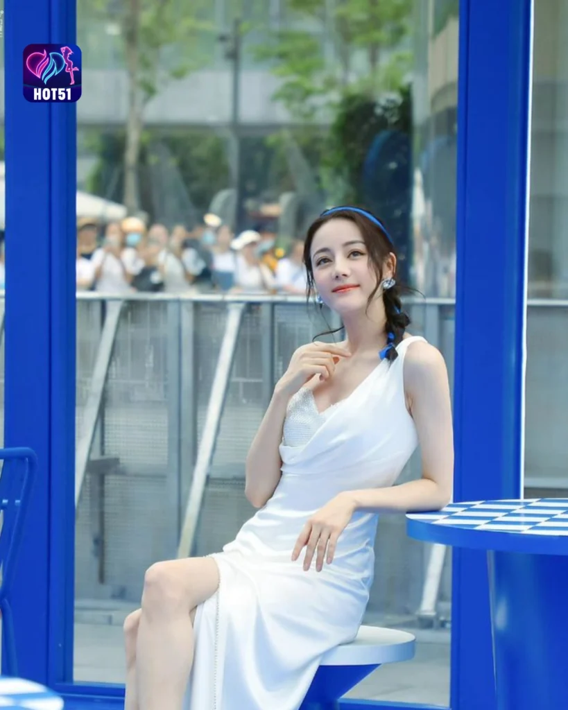  Beautiful Dilraba Dilmurat Photos on HOT51 Platform 