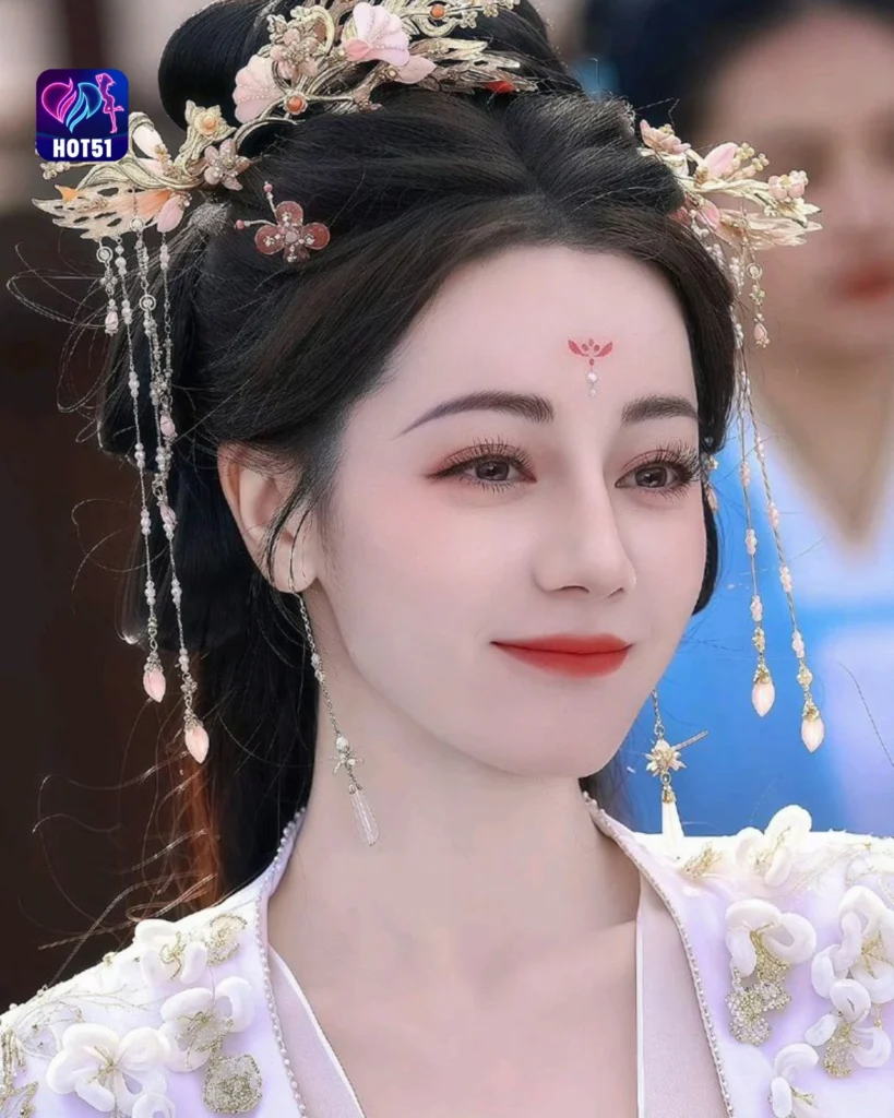 Beautiful Dilraba Dilmurat Photos on HOT51 Platform