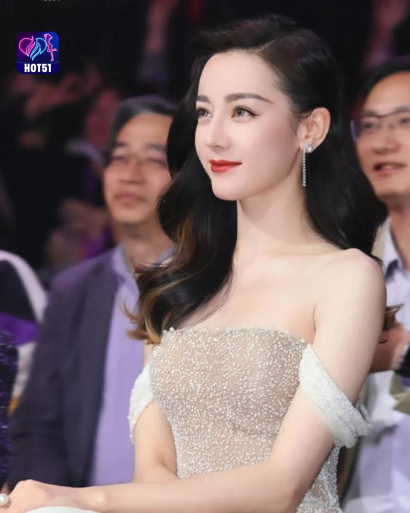  Beautiful Dilraba Dilmurat Photos on HOT51 Platform
