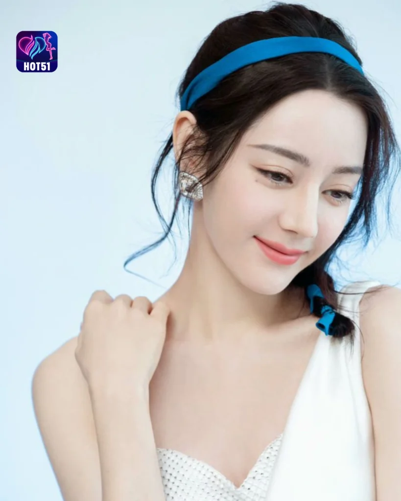 Beautiful Dilraba Dilmurat Photos on HOT51 Platform
