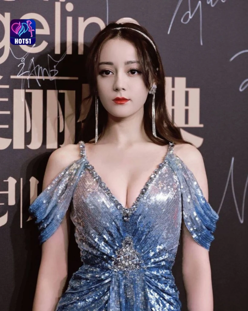  Beautiful Dilraba Dilmurat Photos on HOT51 Platform