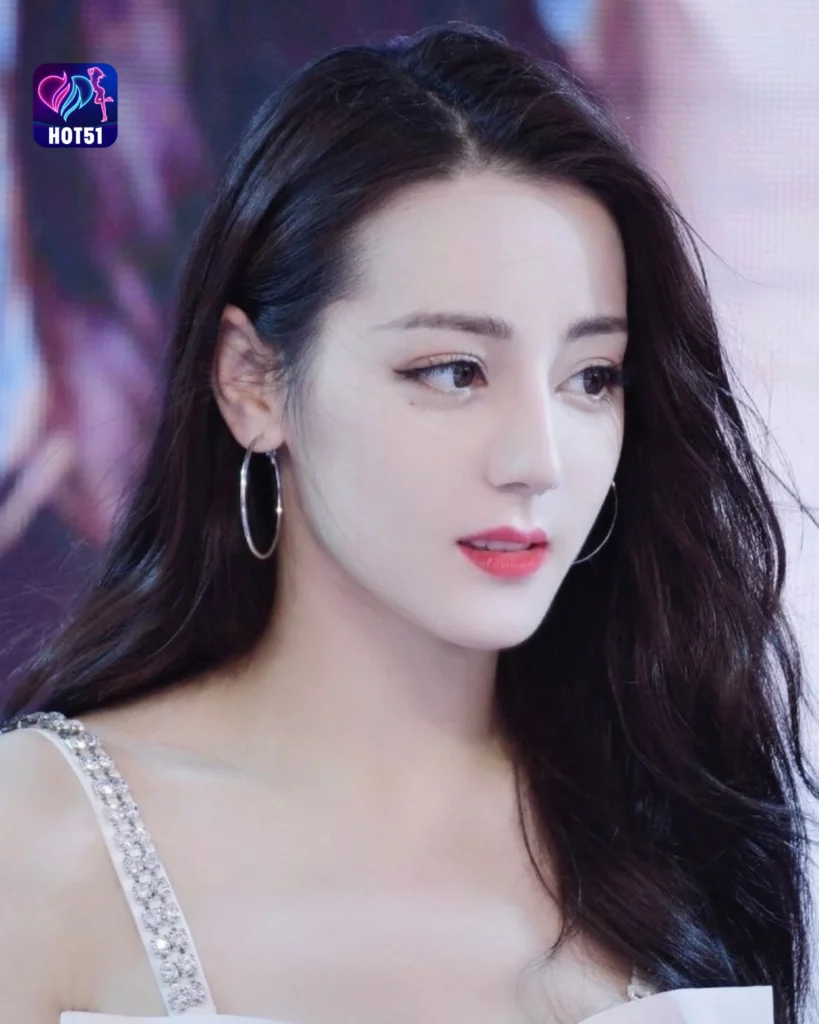  Beautiful Dilraba Dilmurat Photos on HOT51 Platform