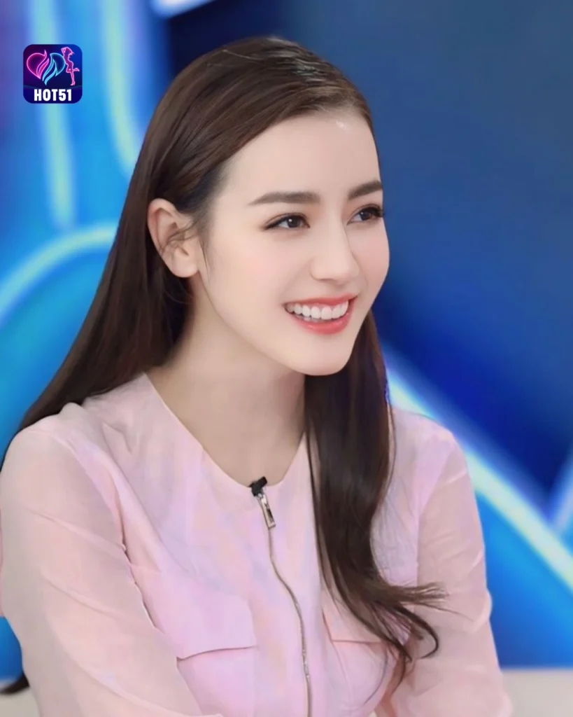  Beautiful Dilraba Dilmurat Photos on HOT51 Platform