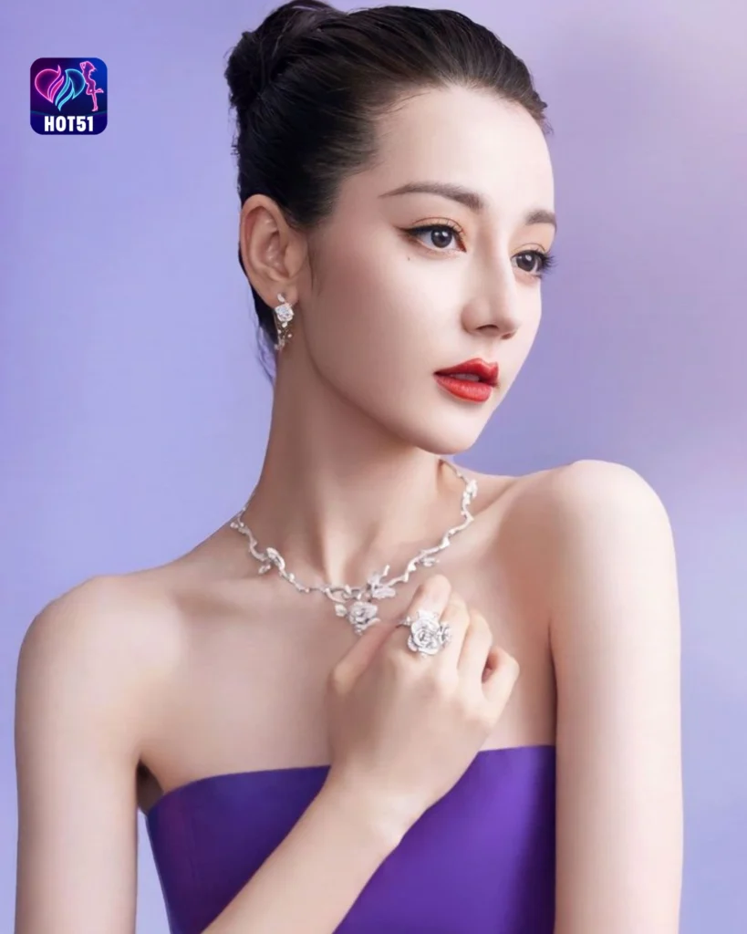 Beautiful Dilraba Dilmurat Photos on HOT51 Platform 