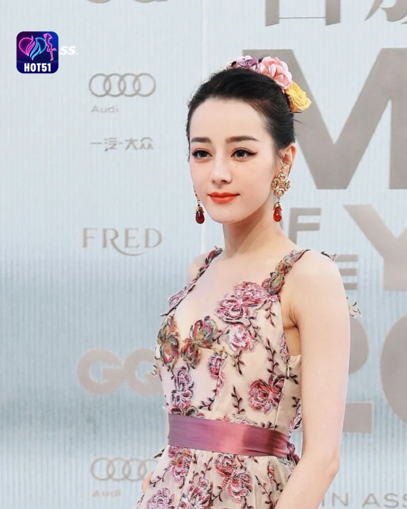 Beautiful Dilraba Dilmurat Photos on HOT51 Platform