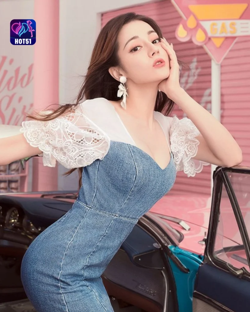  Beautiful Dilraba Dilmurat Photos on HOT51 Platform 