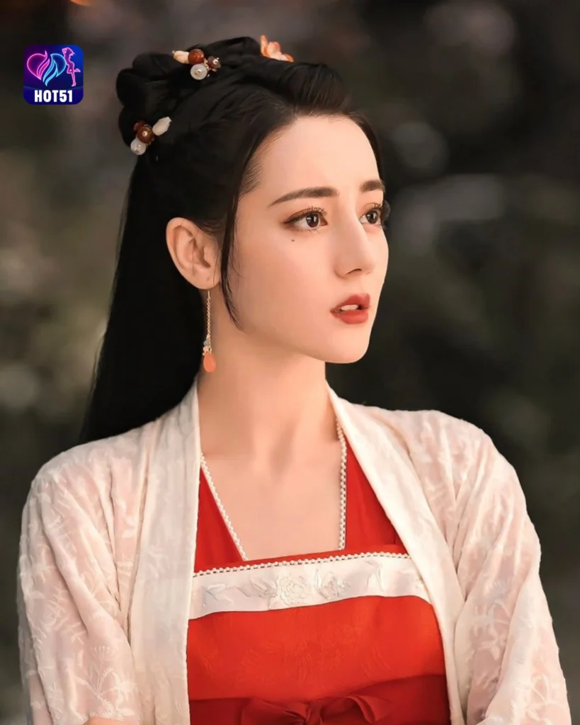 Beautiful Dilraba Dilmurat Photos on HOT51 Platform
