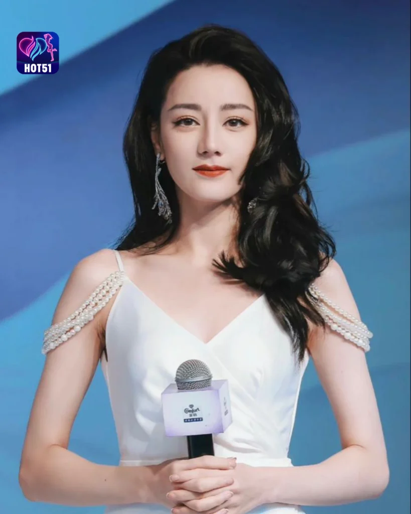  Beautiful Dilraba Dilmurat Photos on HOT51 Platform