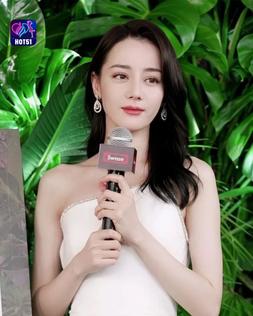 Beautiful Dilraba Dilmurat Photos on HOT51 Platform