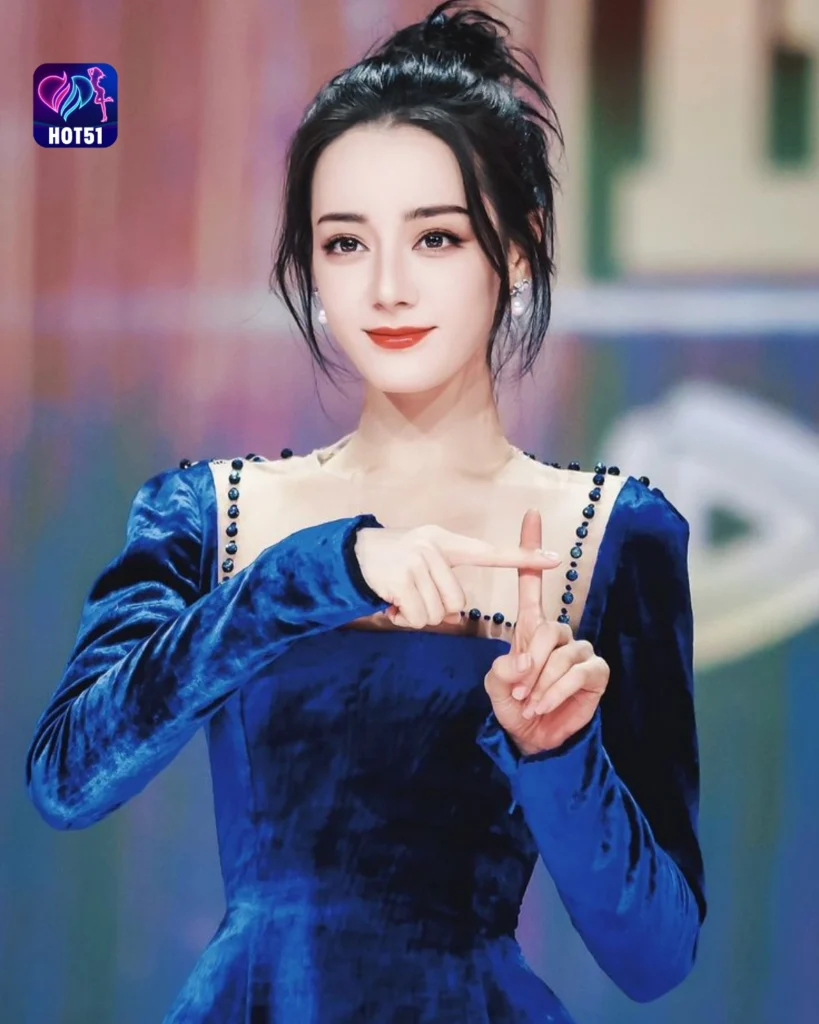  Beautiful Dilraba Dilmurat Photos on HOT51 Platform