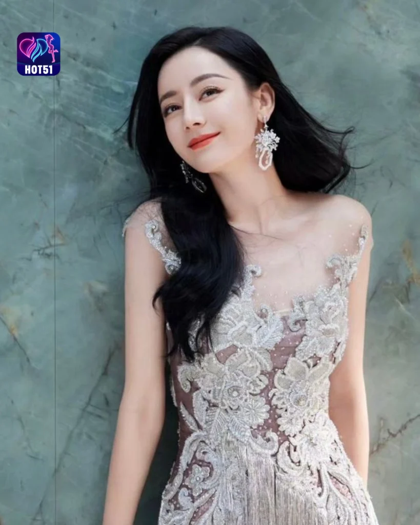  Beautiful Dilraba Dilmurat Photos on HOT51 Platform
