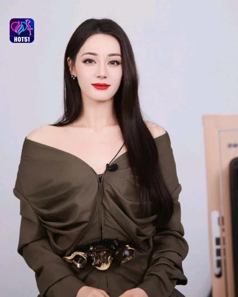Beautiful Dilraba Dilmurat Photos on HOT51 Platform