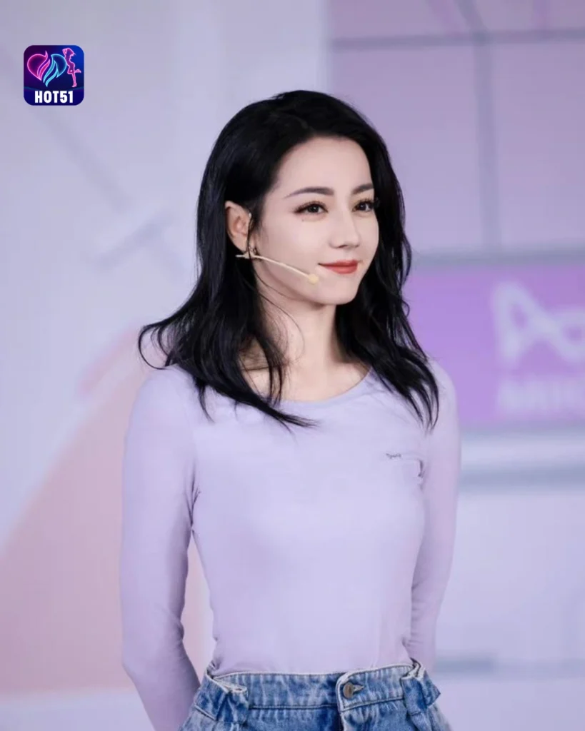  Beautiful Dilraba Dilmurat Photos on HOT51 Platform