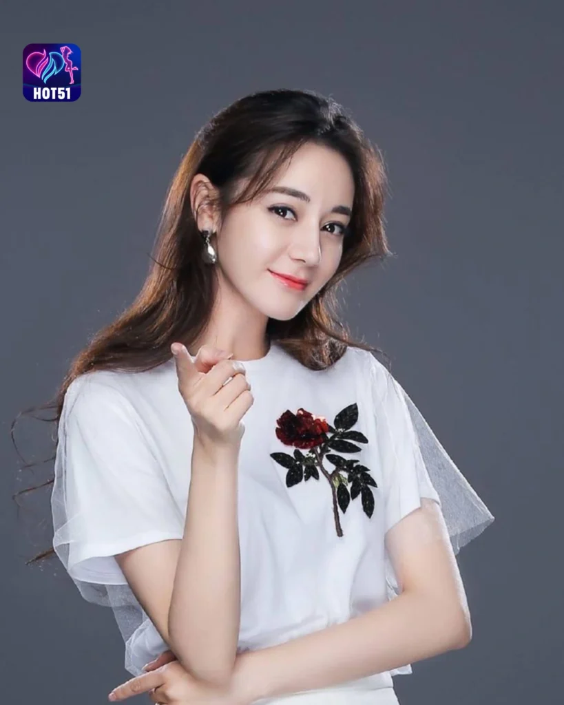  Beautiful Dilraba Dilmurat Photos on HOT51 Platform 