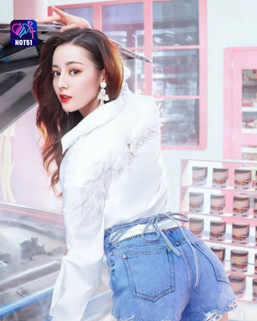  Beautiful Dilraba Dilmurat Photos on HOT51 Platform 