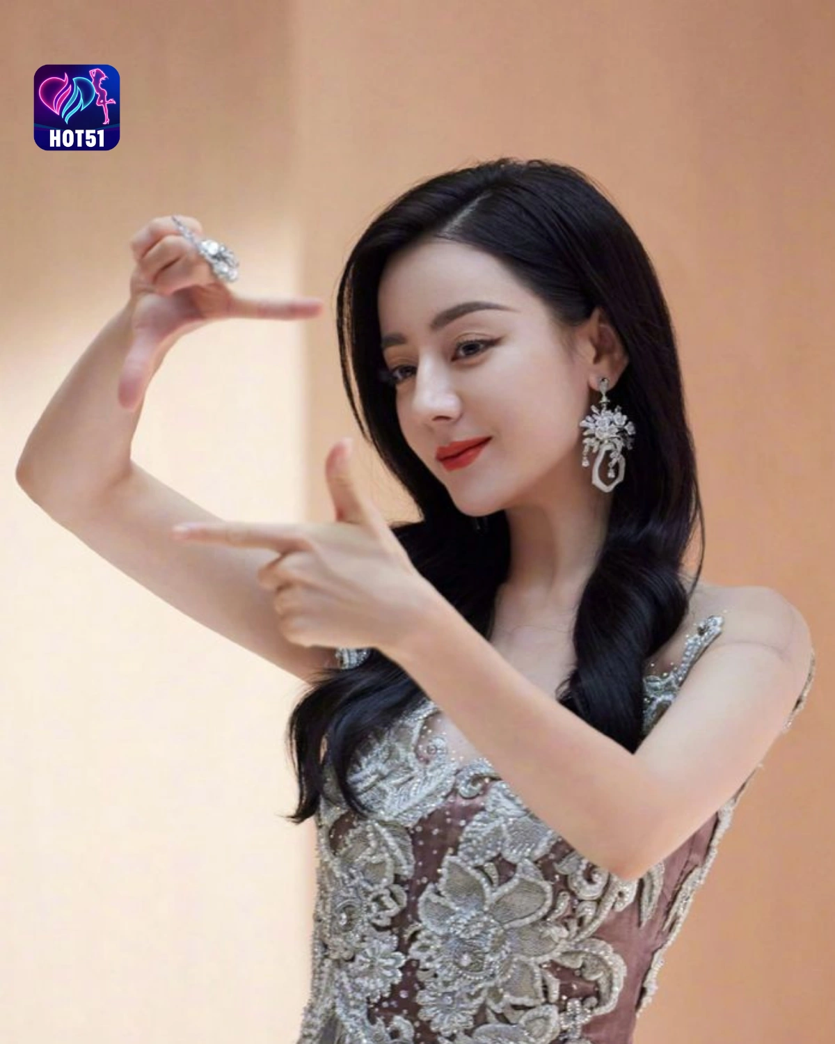 You are currently viewing Beautiful Stunning Dilraba Dilmurat Photos on HOT51 Platform