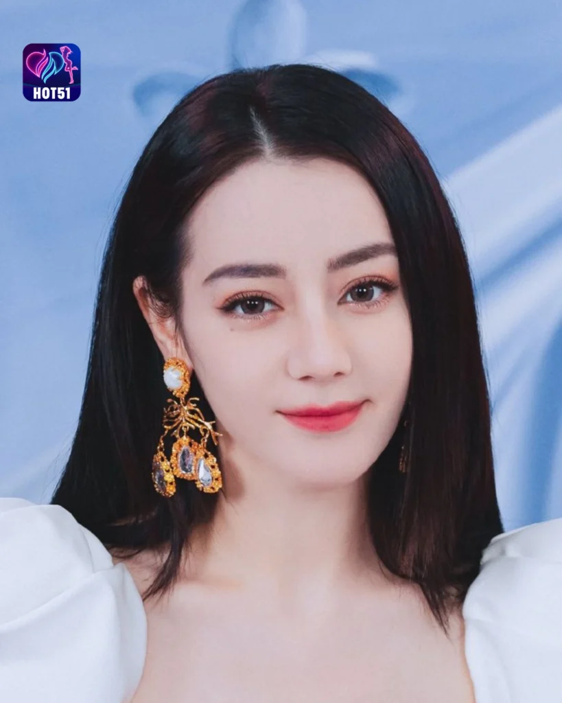 Beautiful Dilraba Dilmurat Photos on HOT51 Platform