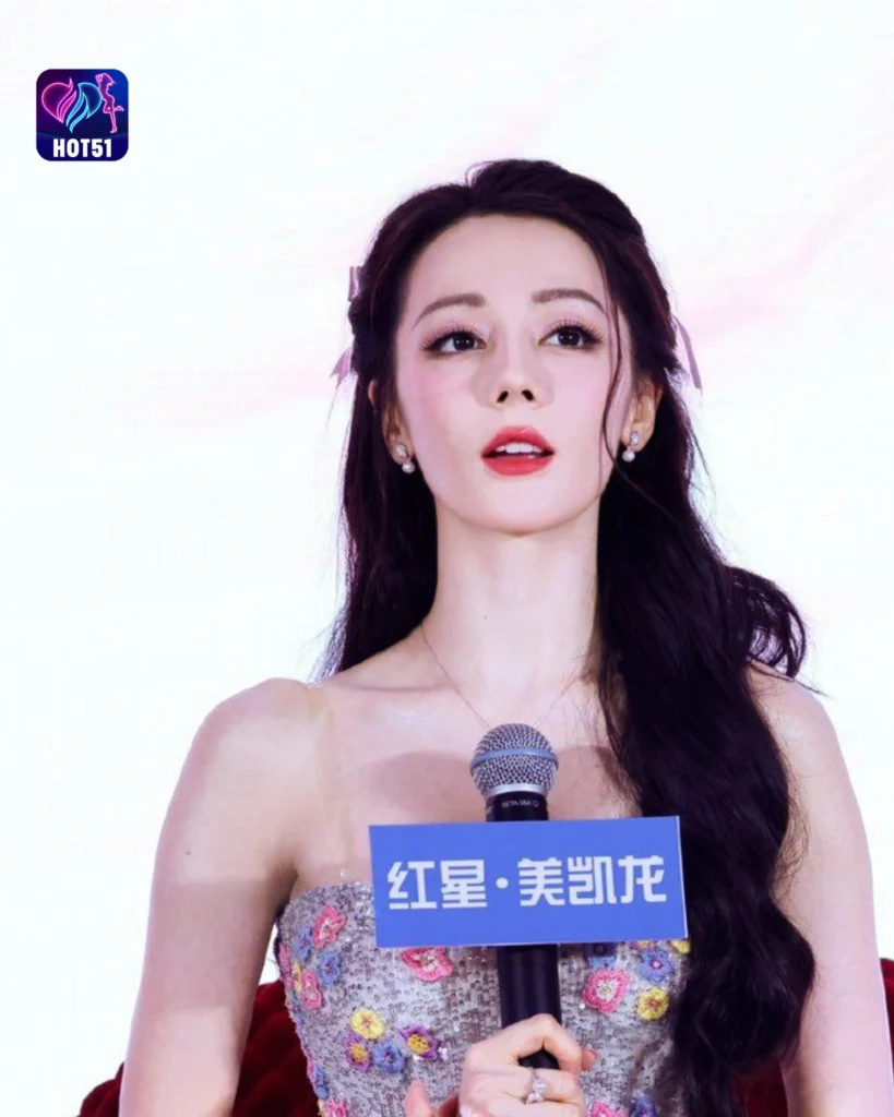  Beautiful Dilraba Dilmurat Photos on HOT51 Platform