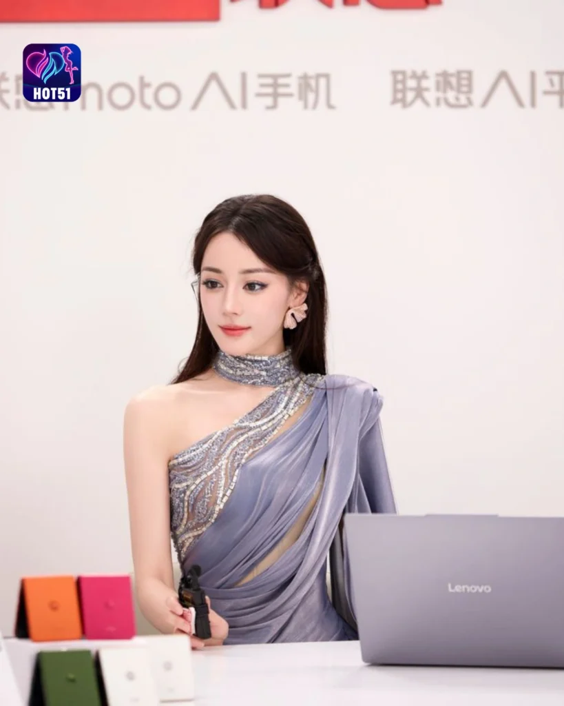 Beautiful Dilraba Dilmurat Photos on HOT51 Platform