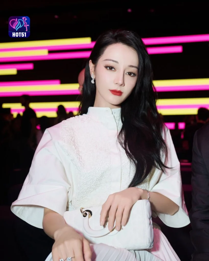 Beautiful Dilraba Dilmurat Photos on HOT51 Platform 