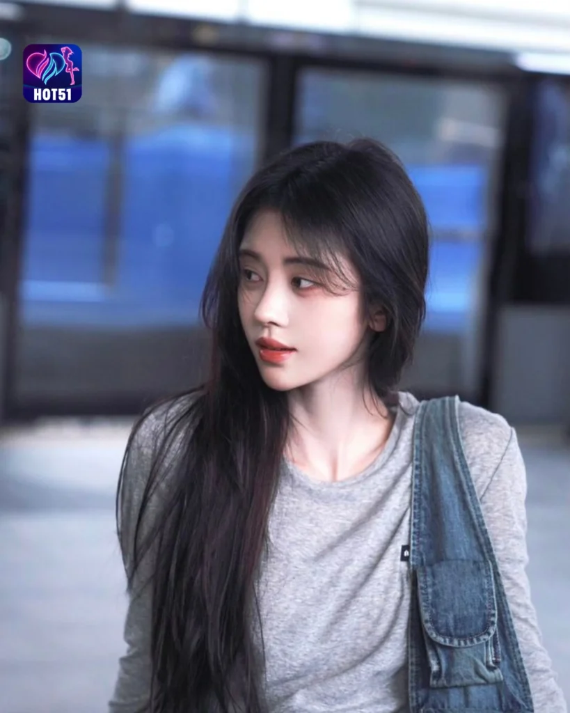  Beautiful Ju Jingyi Photos on HOT51 Platform 